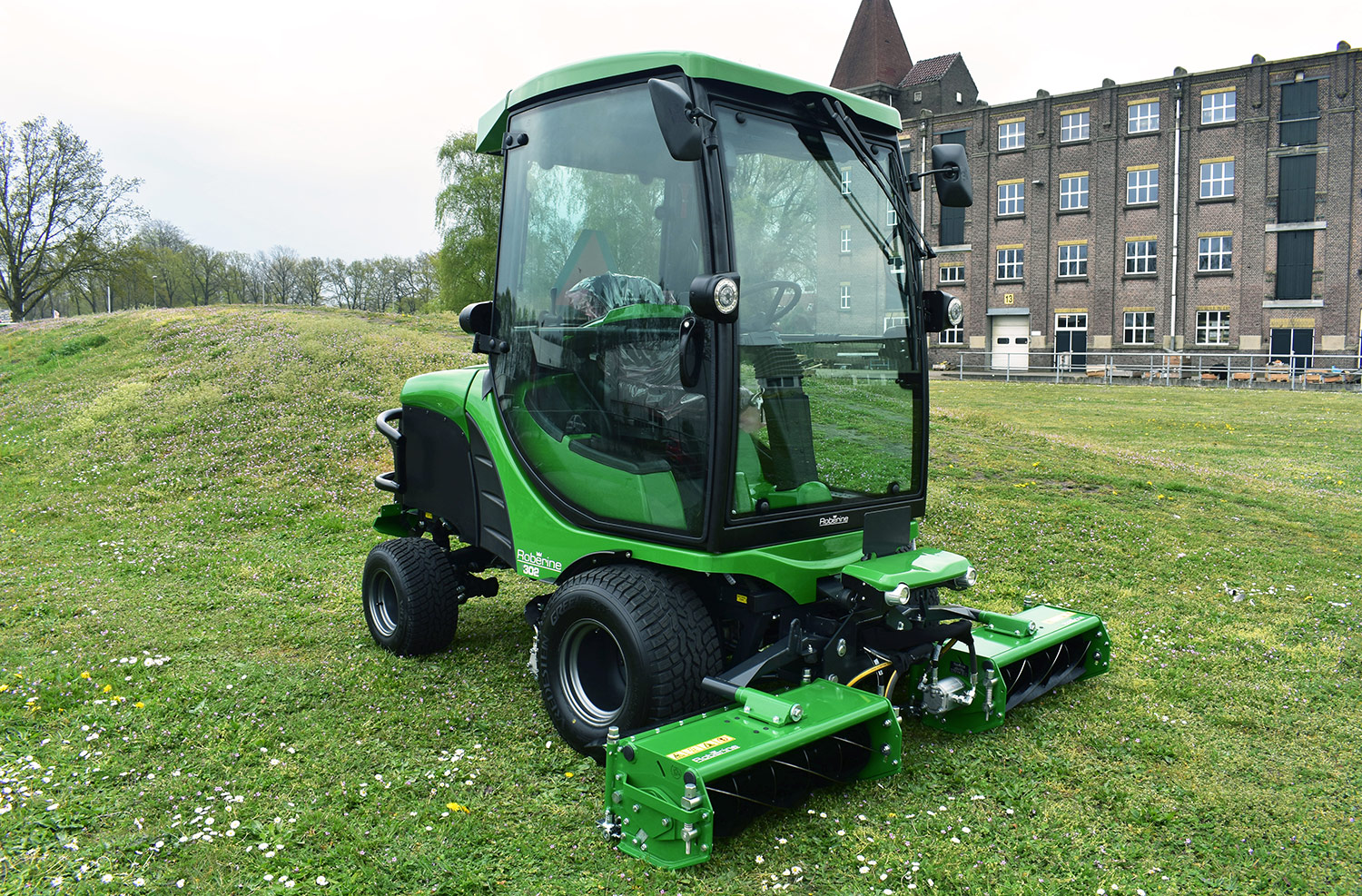 Roberine R302 Commercial Cylinder Mower